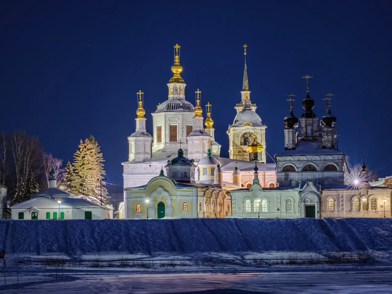 Sobornoe Dvorishche (Cathedral Courtyard)
