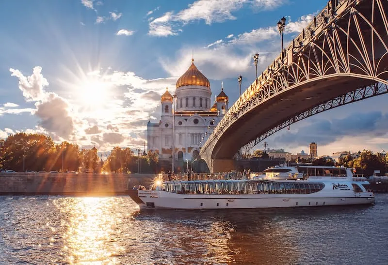 Go on Cruises along the Moskva River