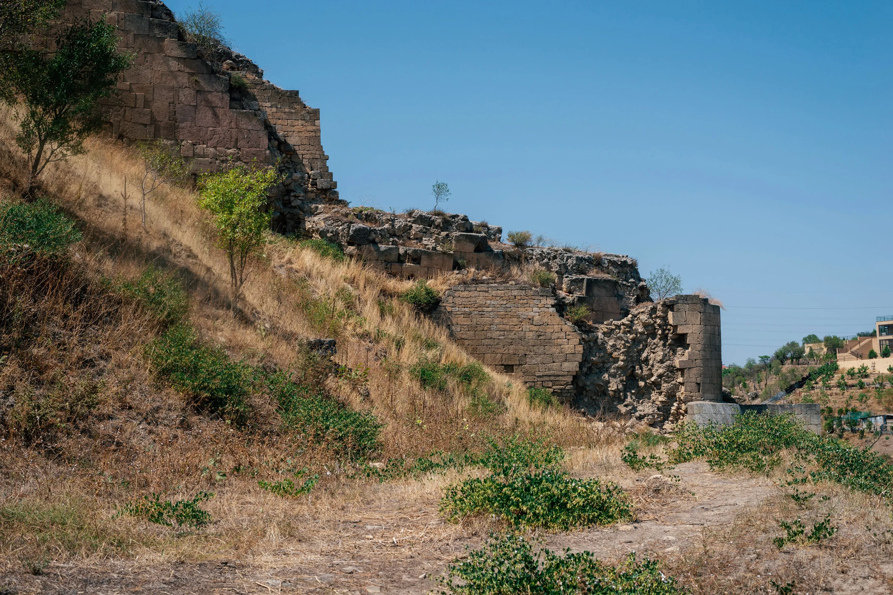 Dag-Bary Fortress Wall