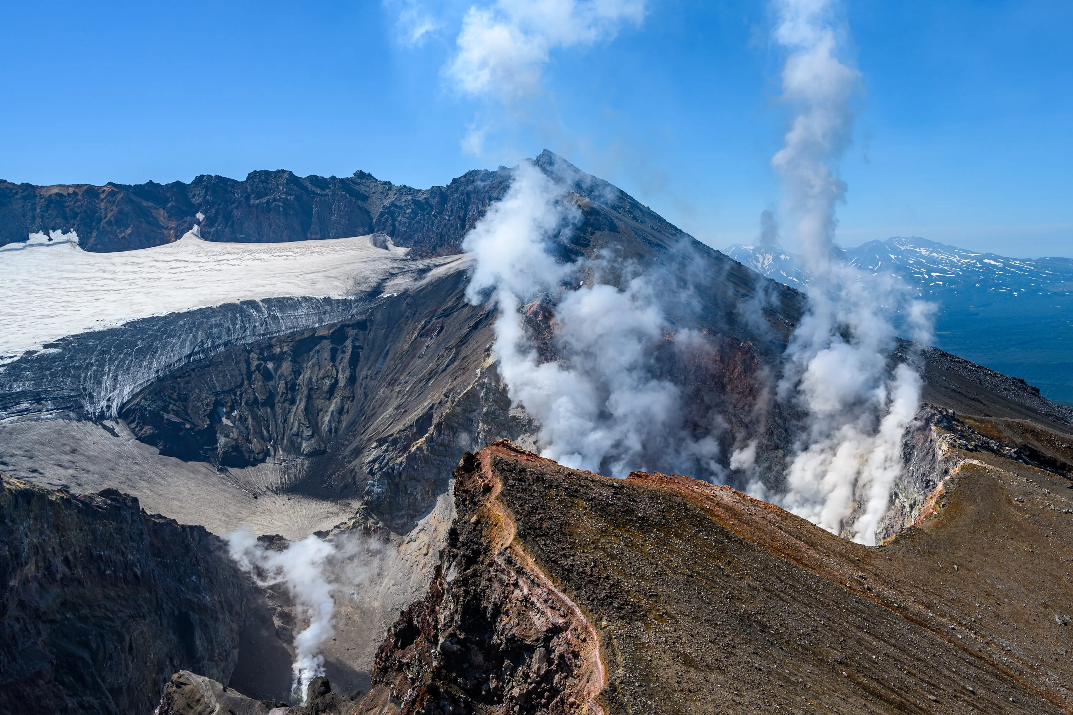 Hike to the volcanoes in the “Kamchatka Volcanoes” Nature Park