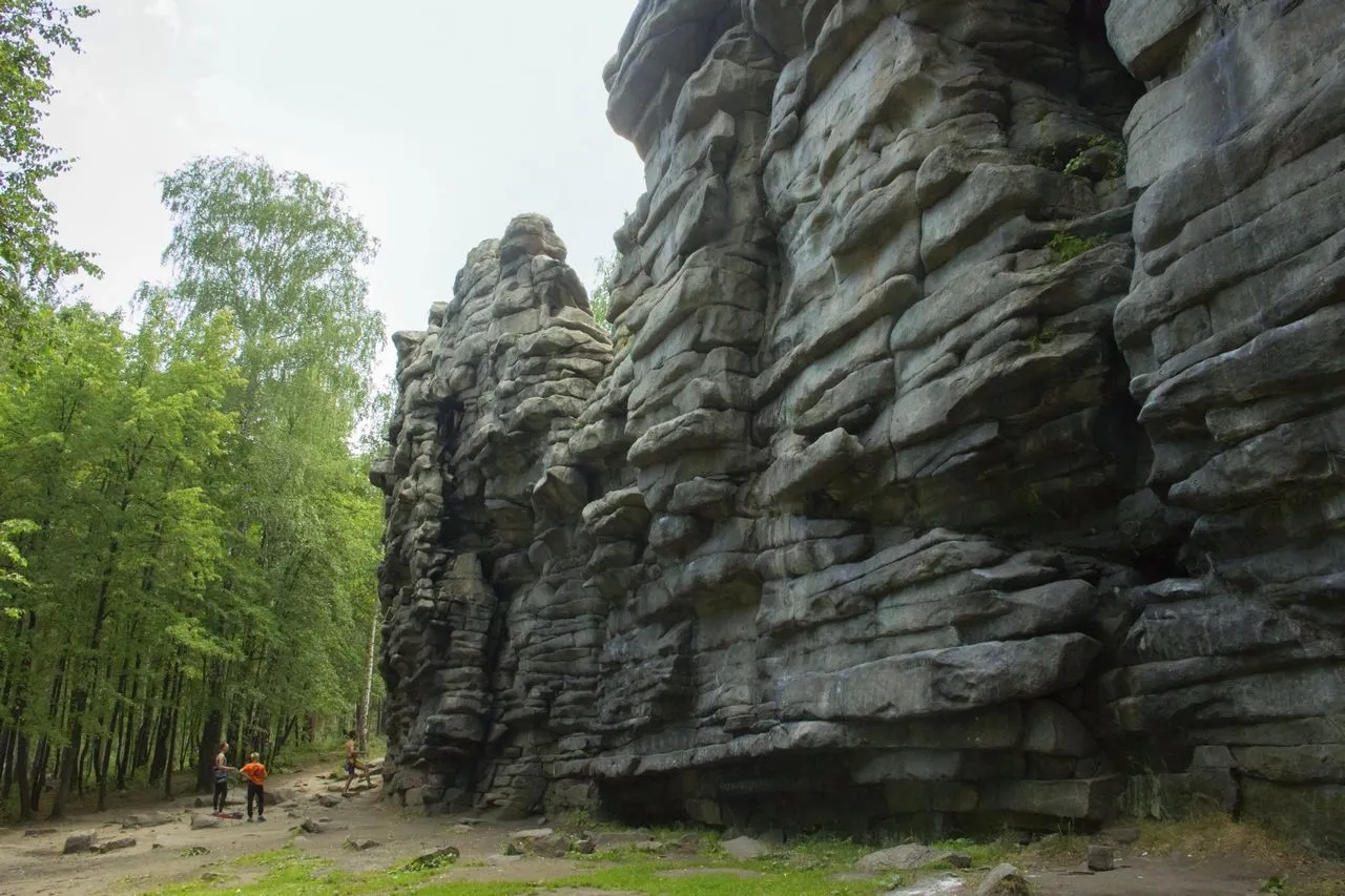 Climb the rocks in Chertovo Gorodishche