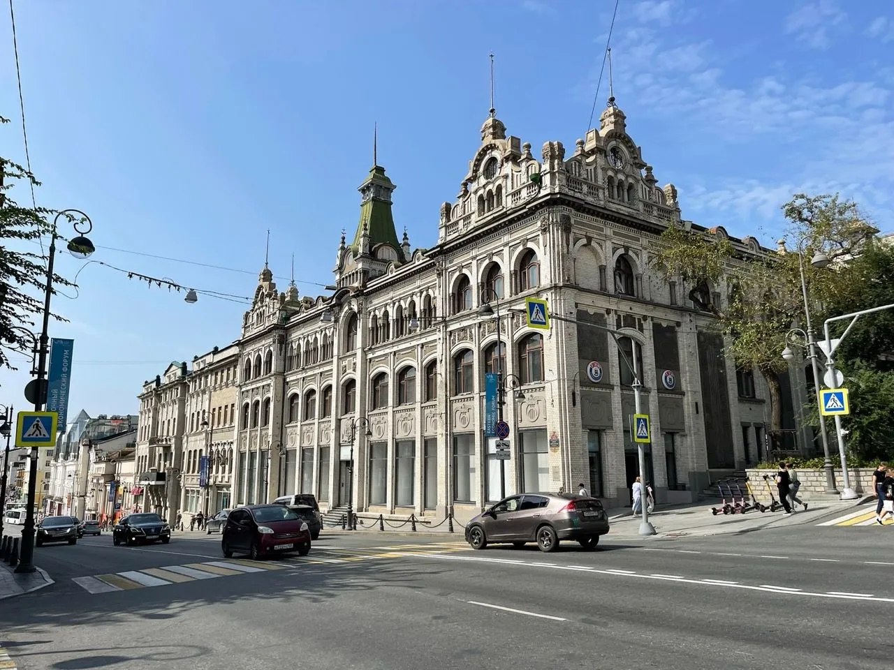 "Large GUM" Trading House