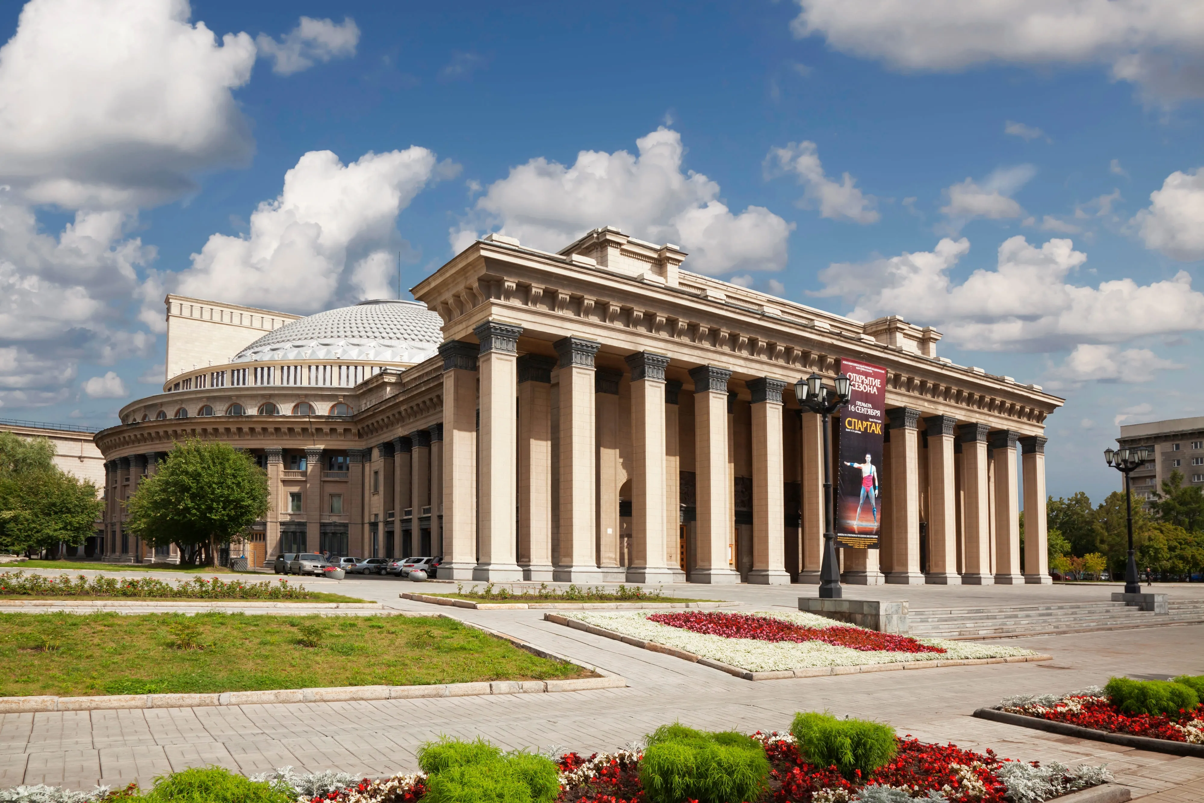 Novosibirsk State Academic Opera and Ballet Theater (NOVAT)