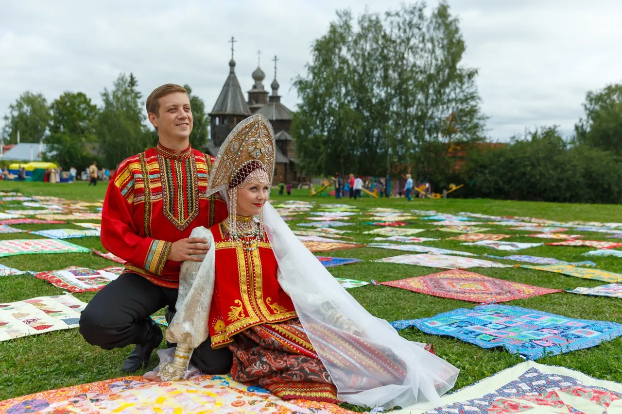Have a Photo Session in Traditional Costumes