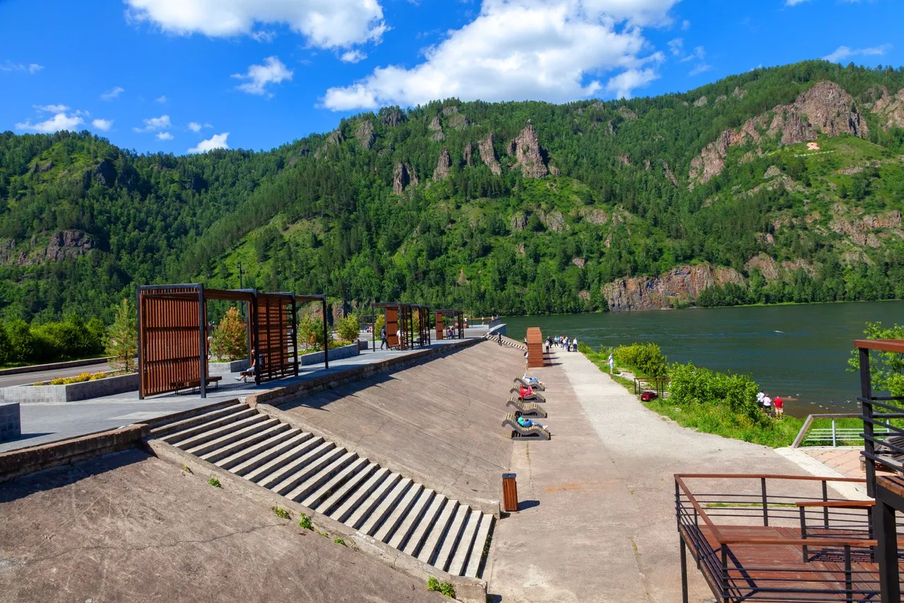 Divnogorsk Embankment