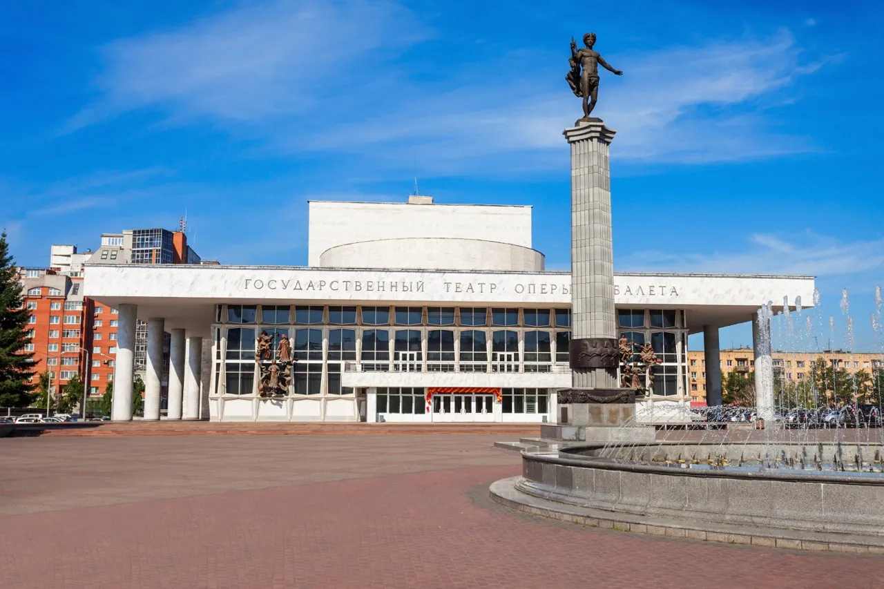 Teatralnaya Square