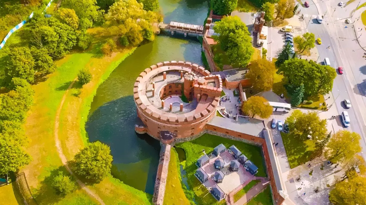 Fortresses and Forts