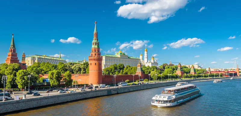 Between the Two Capitals: Must-See Stops on the Road from Moscow to St. Petersburg