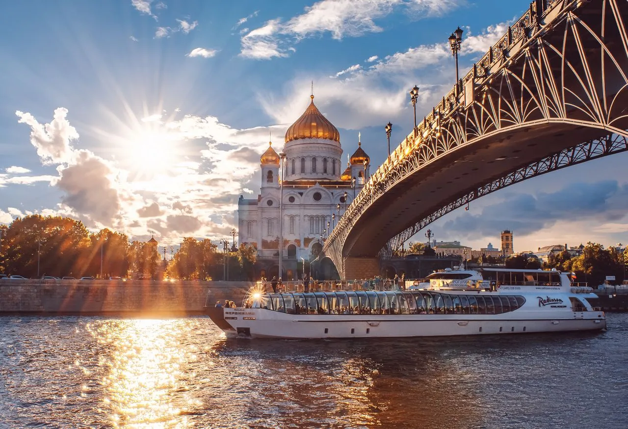 Go on Cruises along the Moskva River