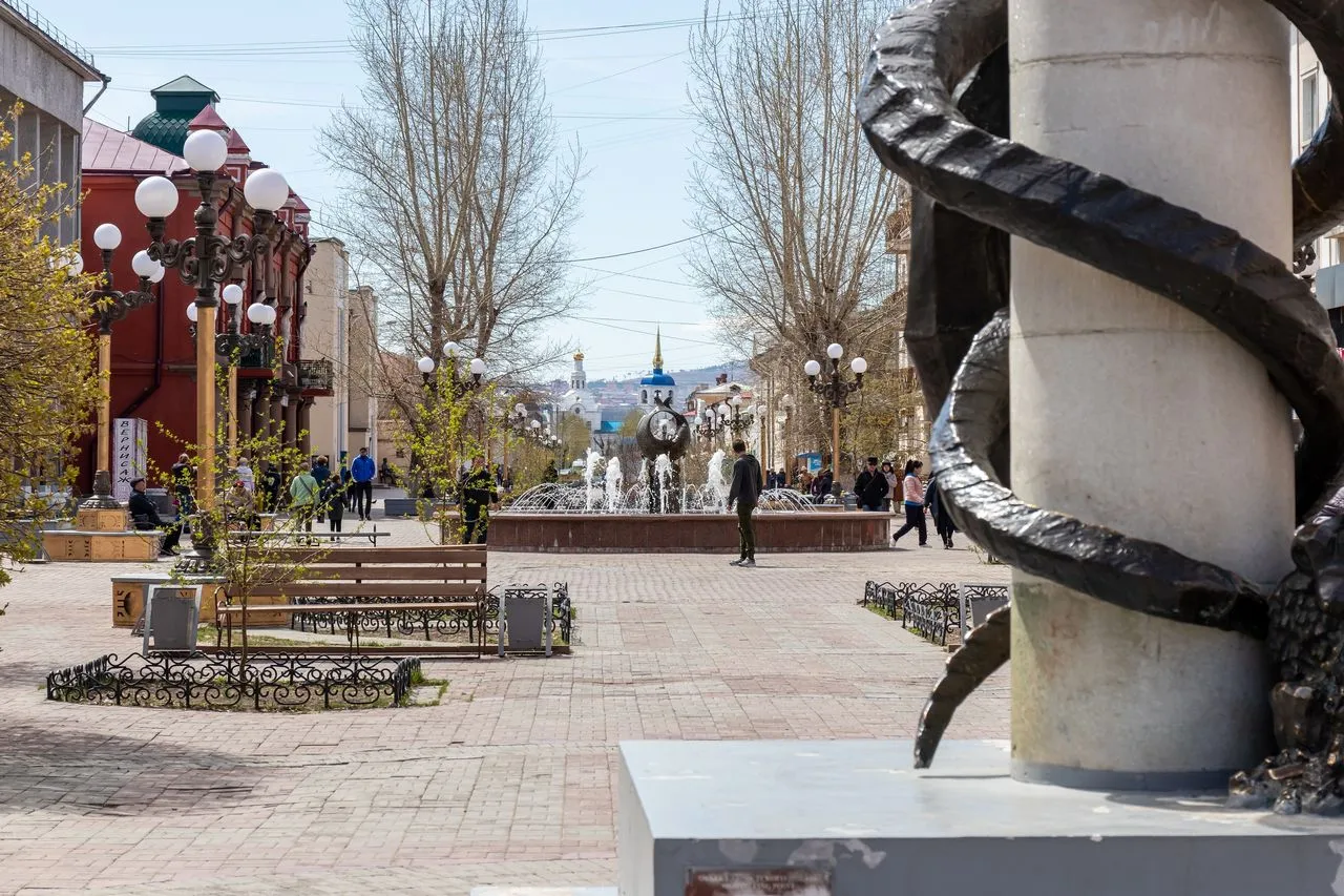 Stroll along Lenin Street